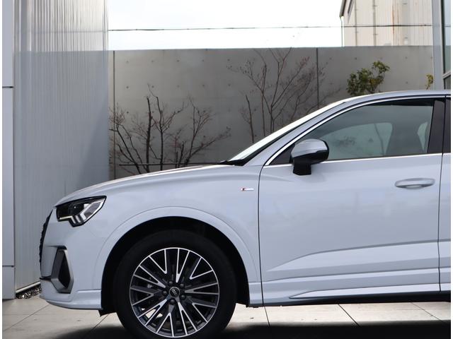 �T�C�h���C���̓t�����g���烊���܂ŐL�т�꒼���̐������C������Ƃ�����i�ȃf�U�C���ł��B�����f�U�C���͌��݂�����A�㑱�Ԃ̃h���C�o�[�ɁA���芴�A�d����������������`�������炵���f�U�C���ł��B