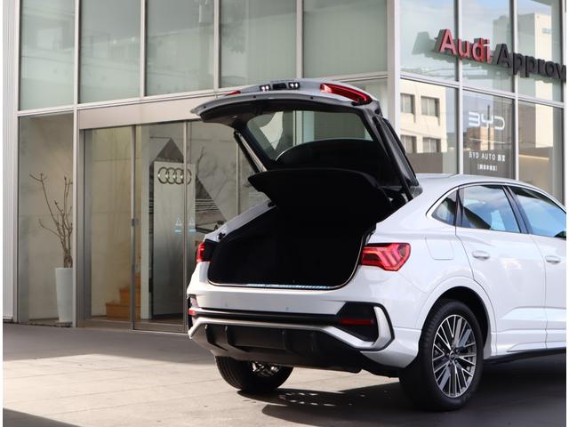 �X�N�G�A�ɑ���ꂽ�g�����N���[���B�J�������傫���L�X�Ƃ����׎��́A�����̉ו���ςݍ��ނ��Ƃ��ł��܂��B