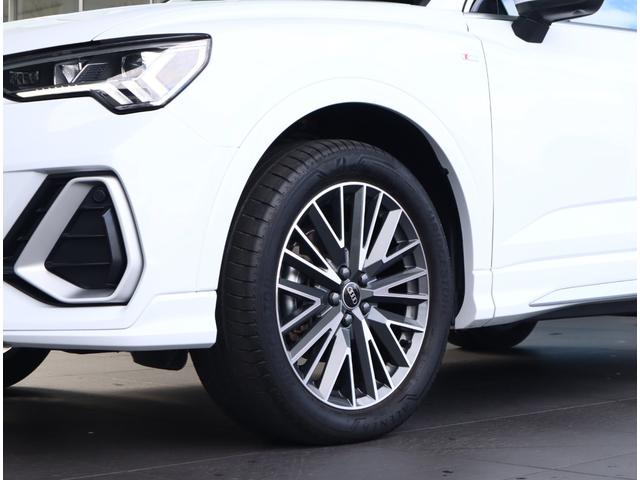 �r����������p�݌v�f�U�C���̃A���~�z�C�[���B�T�X�y���V�����͍d���������Ȃ₩�ȏ��S�n�ɍv�����Ă��܂��B����Ƀ��[�A���h���C�h�̘Ȃ܂����X�|�[�e�B�[�������o���Ă��܂��B