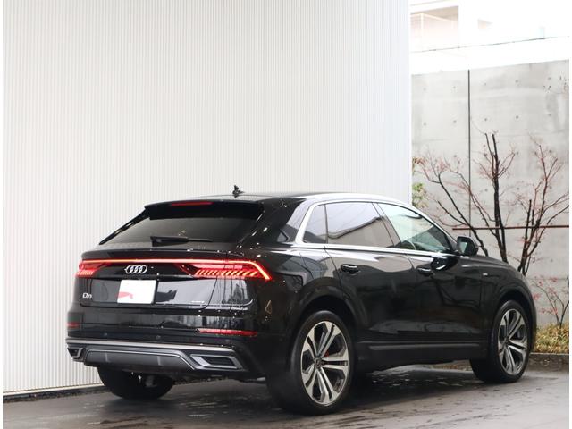 �����͂P�ԗǂ������Ă���ƌ����܂��B�㑱�Ԃ���͂��̂悤�Ɍ����Ă��܂��B�������ނ悤�ȓƓ��̏d�����̂���O���}���X�ȃ����f�U�C���B��납��̋��������������܂��B