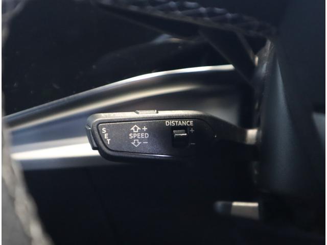 �A�N�Z���y�_�����g�p�����A�X�e�A�����O�̃��o�[�𑀍삷�邱�ƂŁA���̑��s���x���ێ��ł���N���[�Y�R���g���[���V�X�e���B�������H���ŉ��K�ȃ����O�h���C�u�Ŋ��􂵂Ă���܂��B