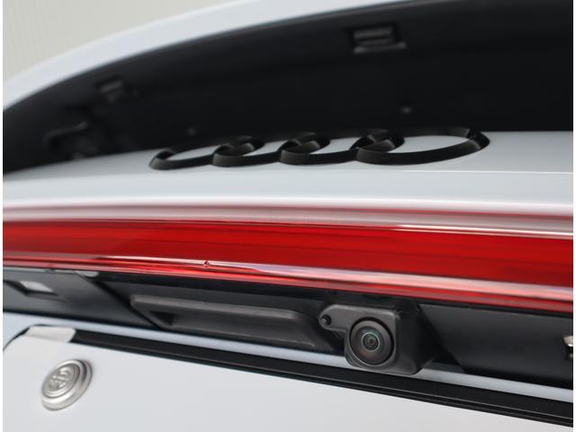 ＲＳ ｅ－トロンＧＴ ベースグレード　カーボンＰＫＧ・テクノロジーＰＫＧ・ダイナミックＰＫＧプラス・ブレーキタングステンカーバイトコーティング／カラードブレーキキャリパーレッド・デコラティブパネルカーボン（68枚目）