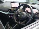隣の車からウィンドウ越しにはこのように見られています。大変美しく高級感あふれるインテリアでございます。
