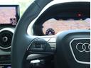 車の基本操作はセンターパネルだけでなくハンドル操作もすることが出来るので、ほとんど視線をそらすことなく運転することが出来ます。
