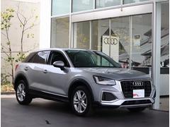 一目でＡｕｄｉとわかる特徴的なシングルフレームグリル。フロントマスクからＡｕｄｉのスマートで上品なブランドを連想させてくれます。女性にも大変ご好評いただいております。 6