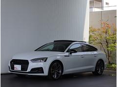 一目でＡｕｄｉとわかる特徴的なシングルフレームグリル。フロントマスクからＡｕｄｉのスマートで上品なブランドを連想させてくれます。女性にも大変ご好評いただいております。 7