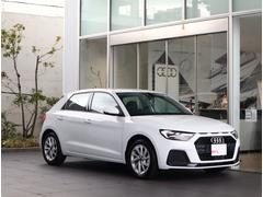 一目でＡｕｄｉとわかる特徴的なシングルフレームグリル。フロントマスクからＡｕｄｉのスマートで上品なブランドを連想させてくれます。女性にも大変ご好評いただいております。 6