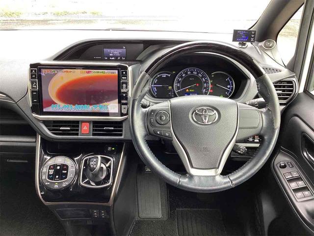 TOYOTA ESQUIRE HYBRID GI BLACK TAILORED