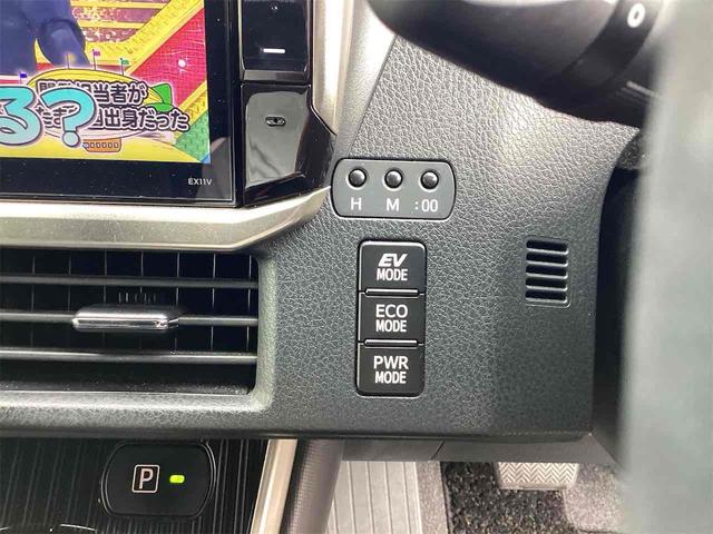 TOYOTA ESQUIRE HYBRID GI BLACK TAILORED