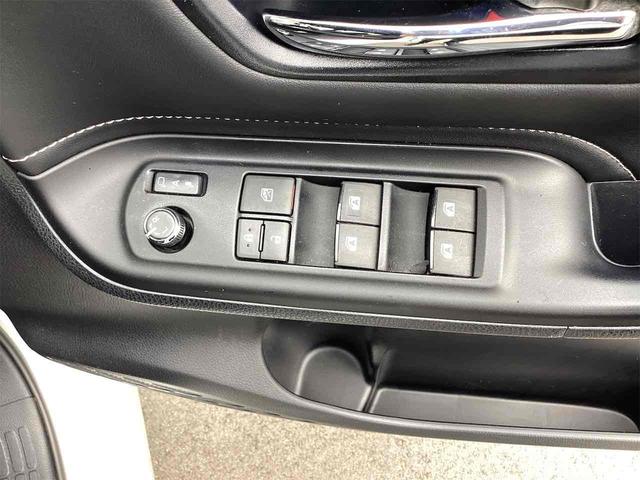 TOYOTA ESQUIRE HYBRID GI BLACK TAILORED