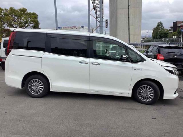 TOYOTA ESQUIRE HYBRID GI BLACK TAILORED