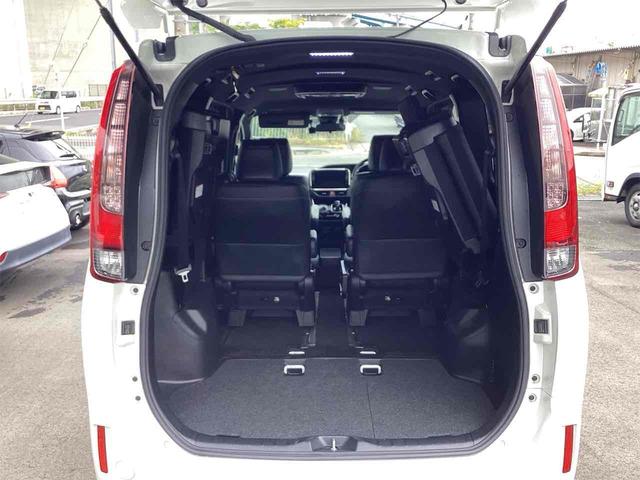 TOYOTA ESQUIRE HYBRID GI BLACK TAILORED