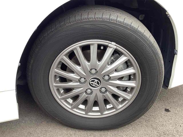 TOYOTA ESQUIRE HYBRID GI BLACK TAILORED