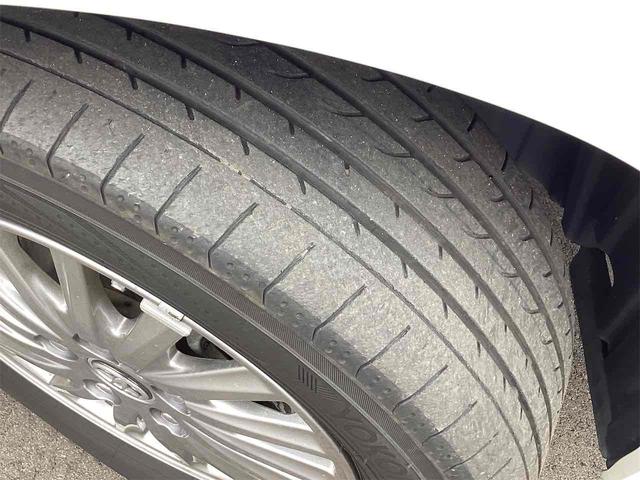 TOYOTA ESQUIRE HYBRID GI BLACK TAILORED