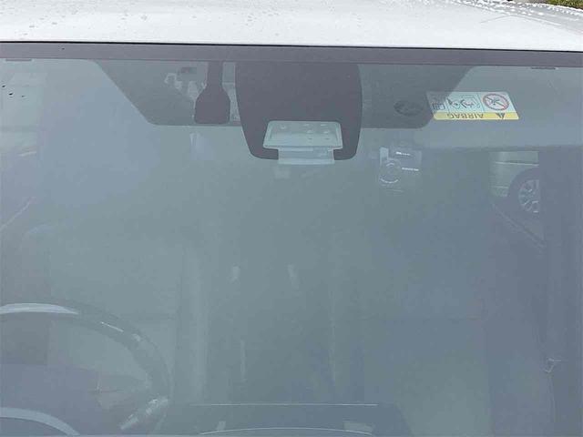 TOYOTA ESQUIRE HYBRID GI BLACK TAILORED