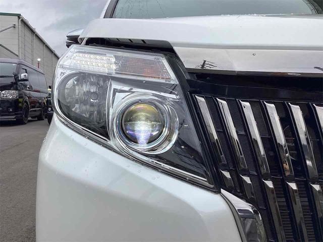 TOYOTA ESQUIRE HYBRID GI BLACK TAILORED