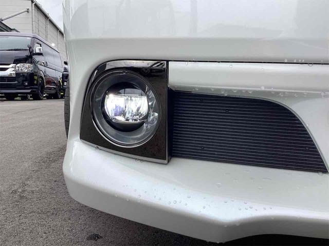 TOYOTA ESQUIRE HYBRID GI BLACK TAILORED