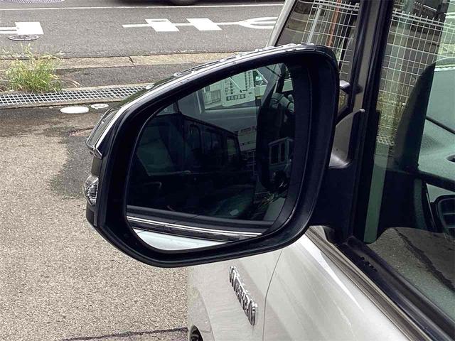 TOYOTA ESQUIRE HYBRID GI BLACK TAILORED