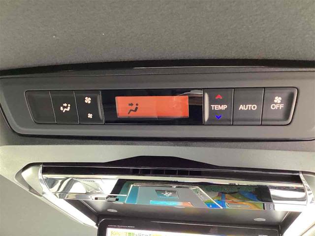 TOYOTA ESQUIRE HYBRID GI BLACK TAILORED