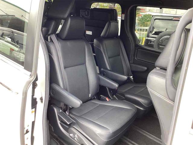 TOYOTA ESQUIRE HYBRID GI BLACK TAILORED