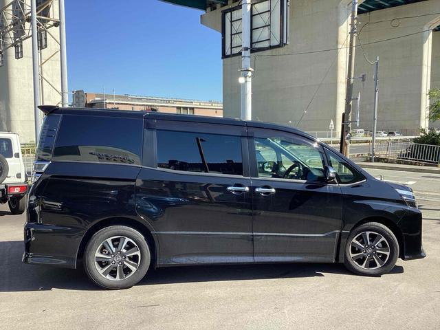 ヴォクシー ＺＳ　煌ＩＩＩ　ＥＴＣ　バックカメラ　ナビ　ＴＶ　クリアランスソナー　オートクルーズコントロール　レーンアシスト　衝突被害軽減システム　両側電動スライドドア　オートマチックハイビーム　オートライト（17枚目）