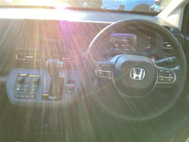 フリード エアー　ＥＸ　バックカメラ　クリアランスソナー　オートクルーズコントロール　レーンアシスト　衝突被害軽減システム　両側電動スライドドア　オートライト　ＬＥＤヘッドランプ　スマートキー　電動格納ミラー　シートヒーター（5枚目）