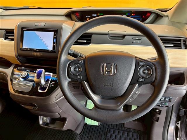 フリードハイブリッド ハイブリッド・Gホンダセンシング ETC バックカメラ TV オートクルーズコントロール レーンアシスト 衝突被害軽減システム 両側電動スライドドア オートライト LEDヘッドランプ スマートキー アイドリングストップ 電動格納ミラー(6枚目)