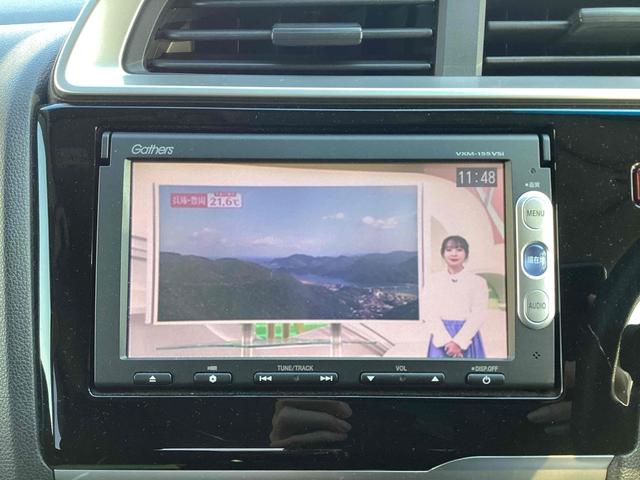 フィット １３Ｇ・Ｆパッケージ　ＥＴＣ　バックカメラ　ナビ　ＴＶ　スマートキー　アイドリングストップ　電動格納ミラー　ＣＶＴ　盗難防止システム　衝突安全ボディ　ＡＢＳ　ＥＳＣ　ＣＤ　ＤＶＤ再生　ＵＳＢ　ミュージックプレイヤー接続可（8枚目）