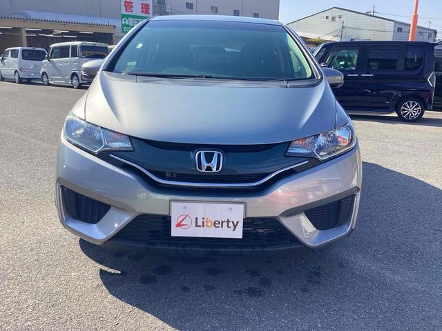 フィット １３Ｇ・Ｆパッケージ　ＥＴＣ　バックカメラ　ナビ　ＴＶ　スマートキー　アイドリングストップ　電動格納ミラー　ＣＶＴ　盗難防止システム　衝突安全ボディ　ＡＢＳ　ＥＳＣ　ＣＤ　ＤＶＤ再生　ＵＳＢ　ミュージックプレイヤー接続可（15枚目）