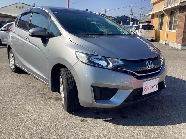 フィット １３Ｇ・Ｆパッケージ　ＥＴＣ　バックカメラ　ナビ　ＴＶ　スマートキー　アイドリングストップ　電動格納ミラー　ＣＶＴ　盗難防止システム　衝突安全ボディ　ＡＢＳ　ＥＳＣ　ＣＤ　ＤＶＤ再生　ＵＳＢ　ミュージックプレイヤー接続可（16枚目）