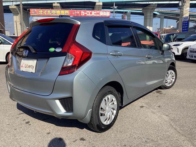 フィット １３Ｇ・Ｆパッケージ　ＥＴＣ　バックカメラ　ナビ　ＴＶ　スマートキー　アイドリングストップ　電動格納ミラー　ＣＶＴ　盗難防止システム　衝突安全ボディ　ＡＢＳ　ＥＳＣ　ＣＤ　ＤＶＤ再生　ＵＳＢ　ミュージックプレイヤー接続可（18枚目）