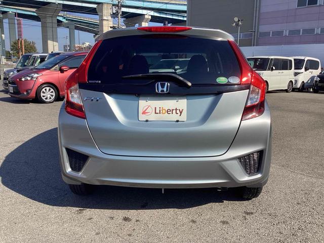 フィット １３Ｇ・Ｆパッケージ　ＥＴＣ　バックカメラ　ナビ　ＴＶ　スマートキー　アイドリングストップ　電動格納ミラー　ＣＶＴ　盗難防止システム　衝突安全ボディ　ＡＢＳ　ＥＳＣ　ＣＤ　ＤＶＤ再生　ＵＳＢ　ミュージックプレイヤー接続可（19枚目）