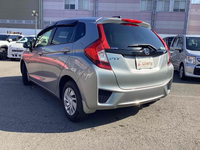 フィット １３Ｇ・Ｆパッケージ　ＥＴＣ　バックカメラ　ナビ　ＴＶ　スマートキー　アイドリングストップ　電動格納ミラー　ＣＶＴ　盗難防止システム　衝突安全ボディ　ＡＢＳ　ＥＳＣ　ＣＤ　ＤＶＤ再生　ＵＳＢ　ミュージックプレイヤー接続可（20枚目）