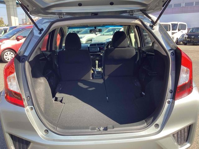 フィット １３Ｇ・Ｆパッケージ　ＥＴＣ　バックカメラ　ナビ　ＴＶ　スマートキー　アイドリングストップ　電動格納ミラー　ＣＶＴ　盗難防止システム　衝突安全ボディ　ＡＢＳ　ＥＳＣ　ＣＤ　ＤＶＤ再生　ＵＳＢ　ミュージックプレイヤー接続可（24枚目）