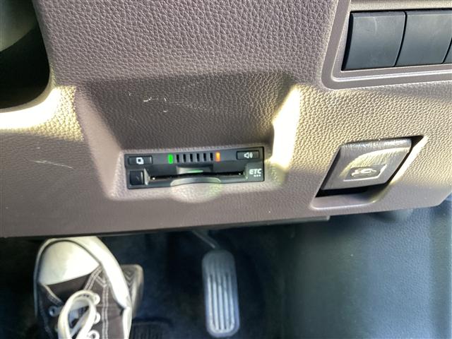 ヤリス Ｇ　ディスプレイオーディオ　ＥＴＣ　バックカメラ　クリアランスソナー　レーンアシスト　衝突被害軽減システム　オートマチックハイビーム　オートライト　スマートキー　電動格納ミラー　ＣＶＴ　盗難防止システム（6枚目）