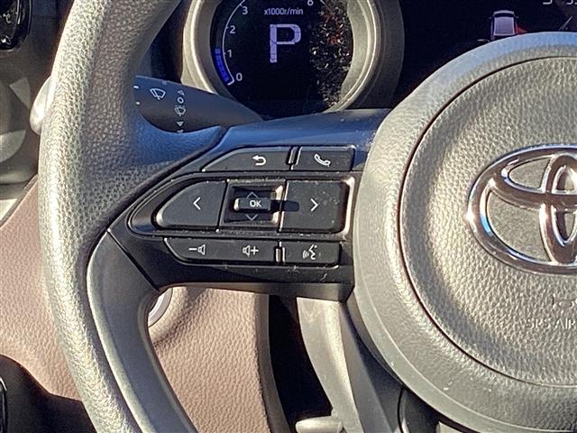 ヤリス Ｇ　ディスプレイオーディオ　ＥＴＣ　バックカメラ　クリアランスソナー　レーンアシスト　衝突被害軽減システム　オートマチックハイビーム　オートライト　スマートキー　電動格納ミラー　ＣＶＴ　盗難防止システム（13枚目）