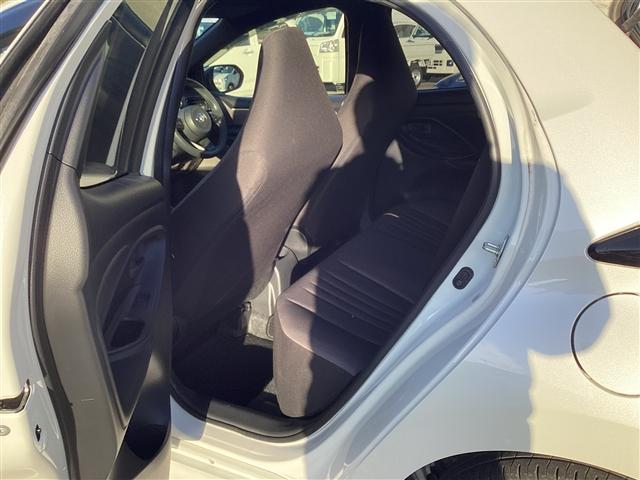 ヤリス Ｇ　ディスプレイオーディオ　ＥＴＣ　バックカメラ　クリアランスソナー　レーンアシスト　衝突被害軽減システム　オートマチックハイビーム　オートライト　スマートキー　電動格納ミラー　ＣＶＴ　盗難防止システム（28枚目）