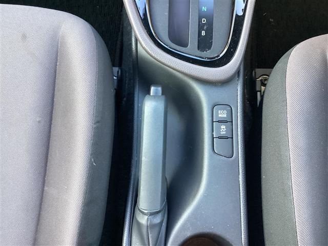 ヤリス Ｇ　ディスプレイオーディオ　ＥＴＣ　バックカメラ　クリアランスソナー　レーンアシスト　衝突被害軽減システム　オートマチックハイビーム　オートライト　スマートキー　電動格納ミラー　ＣＶＴ　盗難防止システム（30枚目）