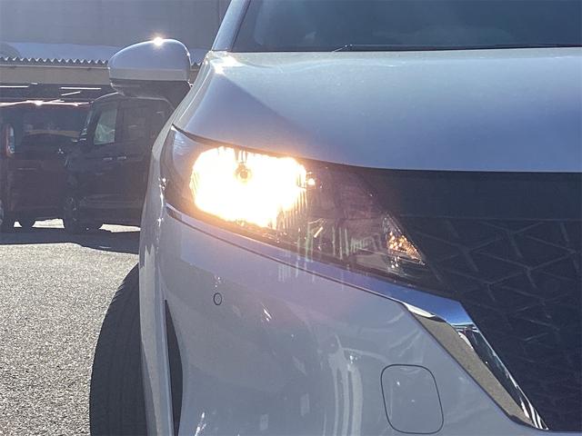 ノート Ｘ　電子パーキング　ＥＴＣ　全周囲カメラ　ナビ　クリアランスソナー　衝突被害軽減システム　オートマチックハイビーム　オートライト　ＬＥＤヘッドランプ　スマートキー　電動格納ミラー　ＣＶＴ（30枚目）