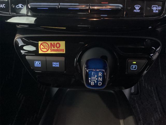 トヨタ プリウス 8枚目