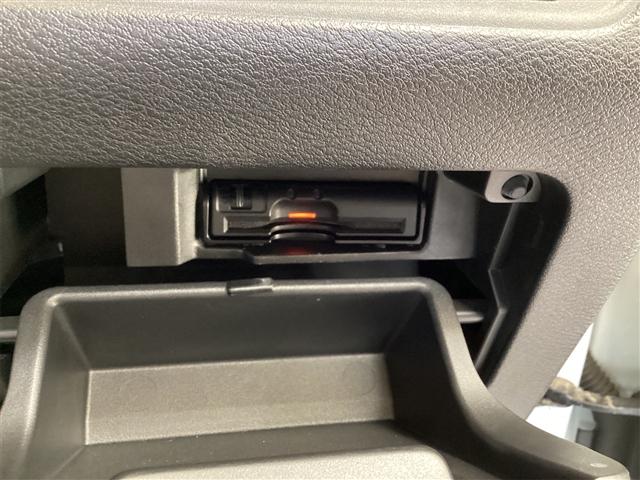 セレナ ハイウェイスター　プロパイロットエディション　ＥＴＣ　バックカメラ　ナビ　ＴＶ　クリアランスソナー　オートクルーズコントロール　衝突被害軽減システム　両側スライドドア　オートライト　スマートキー　３列シート　ＣＶＴ（11枚目）