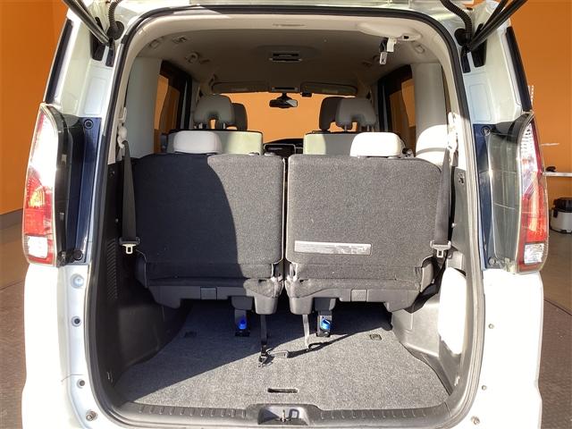 セレナ ハイウェイスター　プロパイロットエディション　ＥＴＣ　バックカメラ　ナビ　ＴＶ　クリアランスソナー　オートクルーズコントロール　衝突被害軽減システム　両側スライドドア　オートライト　スマートキー　３列シート　ＣＶＴ（20枚目）