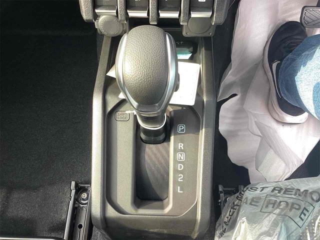 ジムニー ＸＣ　４ＷＤ　クリアランスソナー　オートクルーズコントロール　レーンアシスト　衝突被害軽減システム　オートライト　ヘッドライトウォッシャー　スマートキー　アイドリングストップ　電動格納ミラー　シートヒーター（25枚目）