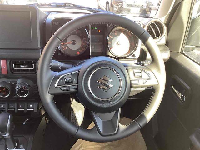 ジムニー ＸＣ　４ＷＤ　オートクルーズコントロール　レーンアシスト　衝突被害軽減システム　オートライト　ヘッドライトウォッシャー　アイドリングストップ　シートヒーター　ＡＴ　ＡＢＳ　ＥＳＣ　アルミホイール　エアコン（6枚目）