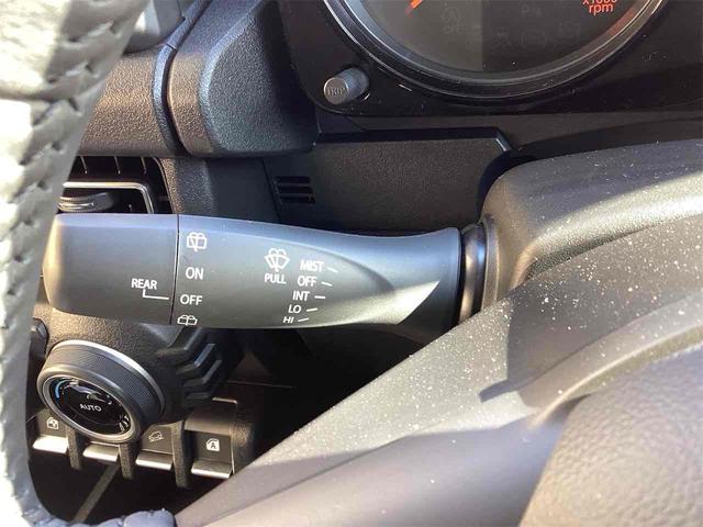 ジムニー ＸＣ　４ＷＤ　オートクルーズコントロール　レーンアシスト　衝突被害軽減システム　オートライト　ヘッドライトウォッシャー　アイドリングストップ　シートヒーター　ＡＴ　ＡＢＳ　ＥＳＣ　アルミホイール　エアコン（12枚目）