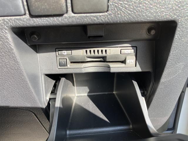 アルファード ２．５Ｓ　タイプゴールド　ガラスルーフ　純正ディスプレイオーディオ　フリップダウンモニター　ＥＴＣ　両側電動スライドドア　バックカメラ　デジタルインナーミラー　オートクルーズコントロール　レーンアシスト　衝突被害軽減システム（10枚目）