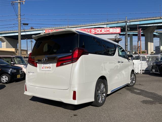 アルファード ２．５Ｓ　タイプゴールド　ガラスルーフ　純正ディスプレイオーディオ　フリップダウンモニター　ＥＴＣ　両側電動スライドドア　バックカメラ　デジタルインナーミラー　オートクルーズコントロール　レーンアシスト　衝突被害軽減システム（17枚目）