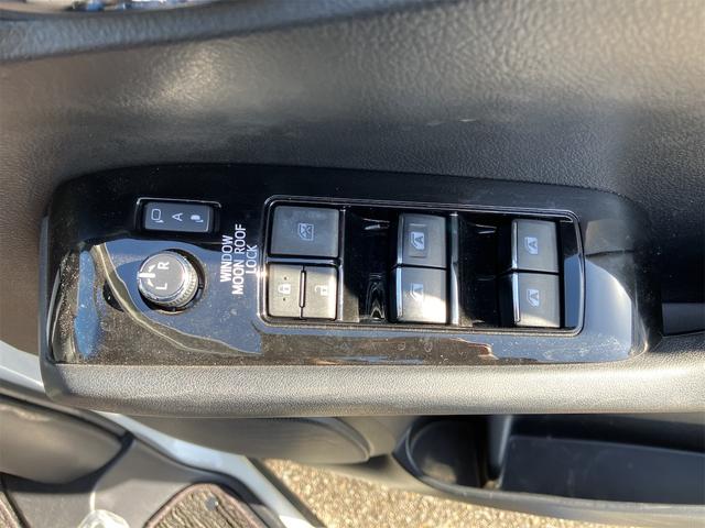 アルファード ２．５Ｓ　タイプゴールド　ガラスルーフ　純正ディスプレイオーディオ　フリップダウンモニター　ＥＴＣ　両側電動スライドドア　バックカメラ　デジタルインナーミラー　オートクルーズコントロール　レーンアシスト　衝突被害軽減システム（28枚目）