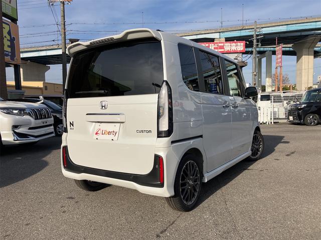 Ｎ－ＢＯＸカスタム ターボ　バックカメラ　両側電動スライドドア　クリアランスソナー　オートライト　スマートキー　アイドリングストップ　電動格納ミラー　ＣＶＴ　ＥＳＣ　チップアップシート　アルミホイール　エアコン　パワーウィンドウ（8枚目）