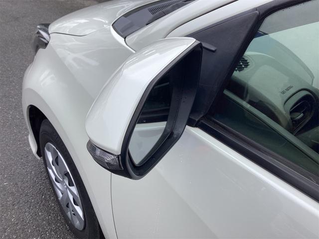 ヤリス Ｘ　バックカメラ　レーンアシスト　衝突被害軽減システム　オートライト　キーレスエントリー　電動格納ミラー　ＣＶＴ　盗難防止システム　衝突安全ボディ　ＡＢＳ　ＥＳＣ　ＵＳＢ　エアコン（10枚目）